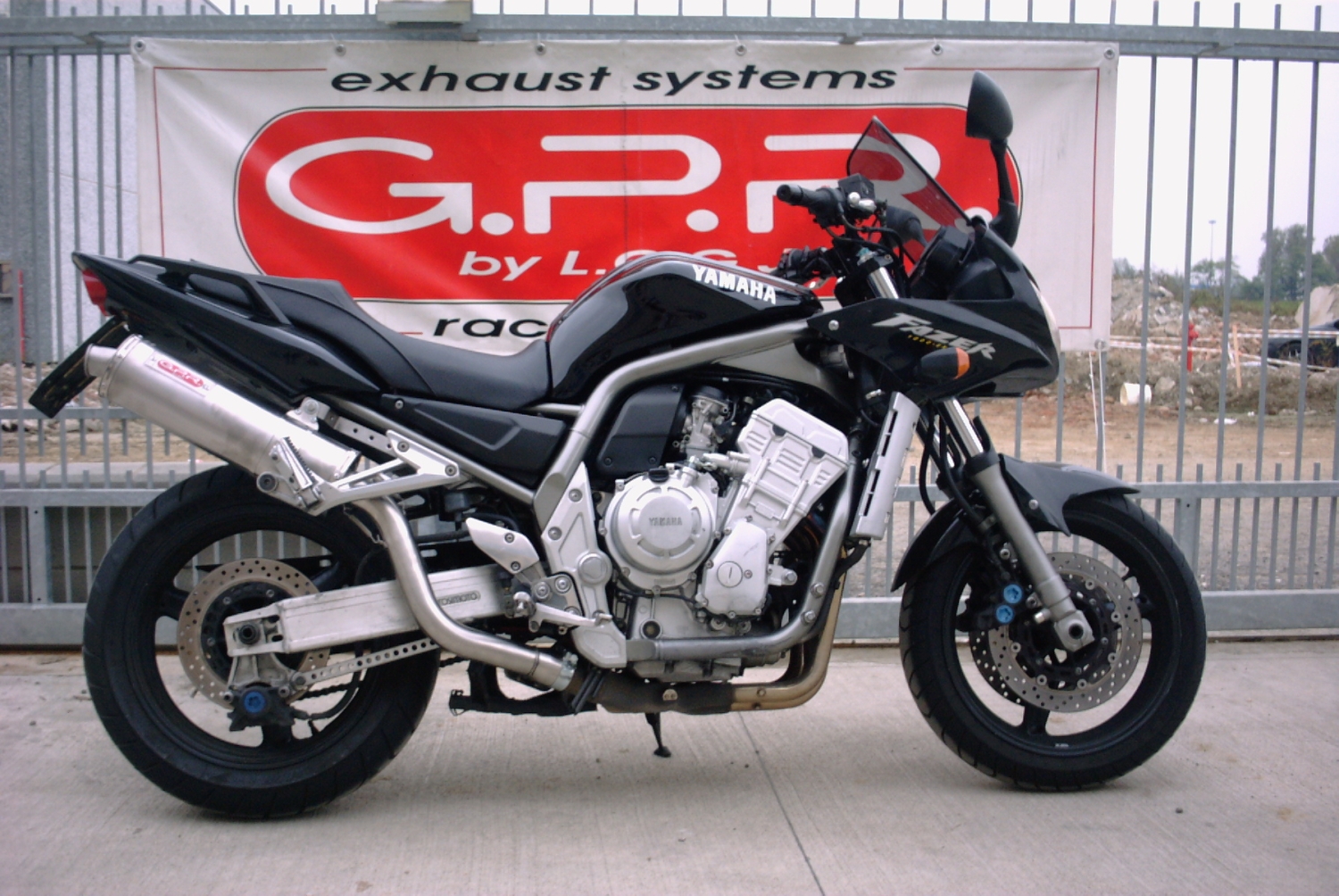 GPR auspuff kompatibel mit  Yamaha Fzs 1000 Fazer 2001-2005, Trioval, Zugelassener legaler Slip-On-Auspuff mit Abe, einschließlich abnehmbarem DB-Killer und Verbindungsrohr 