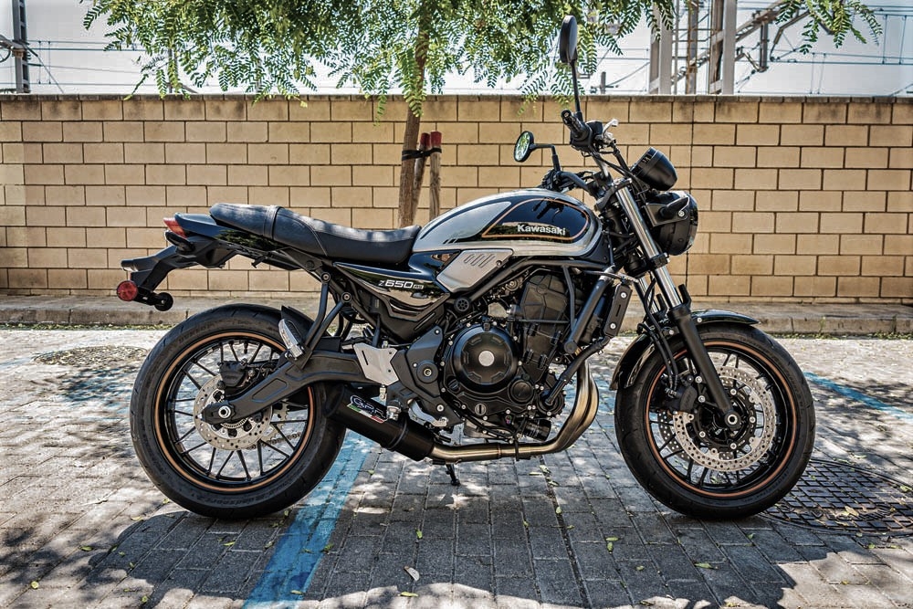 GPR auspuff kompatibel mit  Kawasaki Z 650 RS 2021-2023, M3 Black Titanium, Kompletter Rennauspuff, geliefert mit spezifischem Krümmer, Artikel ohne Homologation 