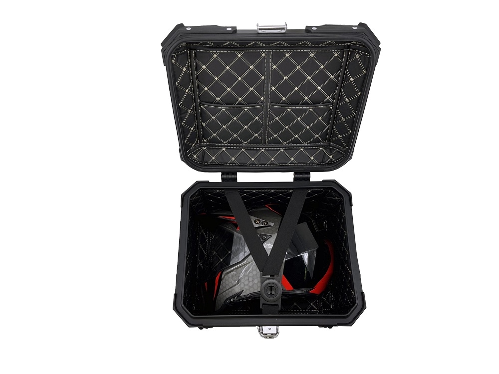GPR TECH TOPCASE ALPI-TECH 45 LT. SCHWARZ Topcase aus Aluminium, mit Soft-Rückenlehne, schwarze Farbe mit Universalplatte inklusive Kapazität Liter 45