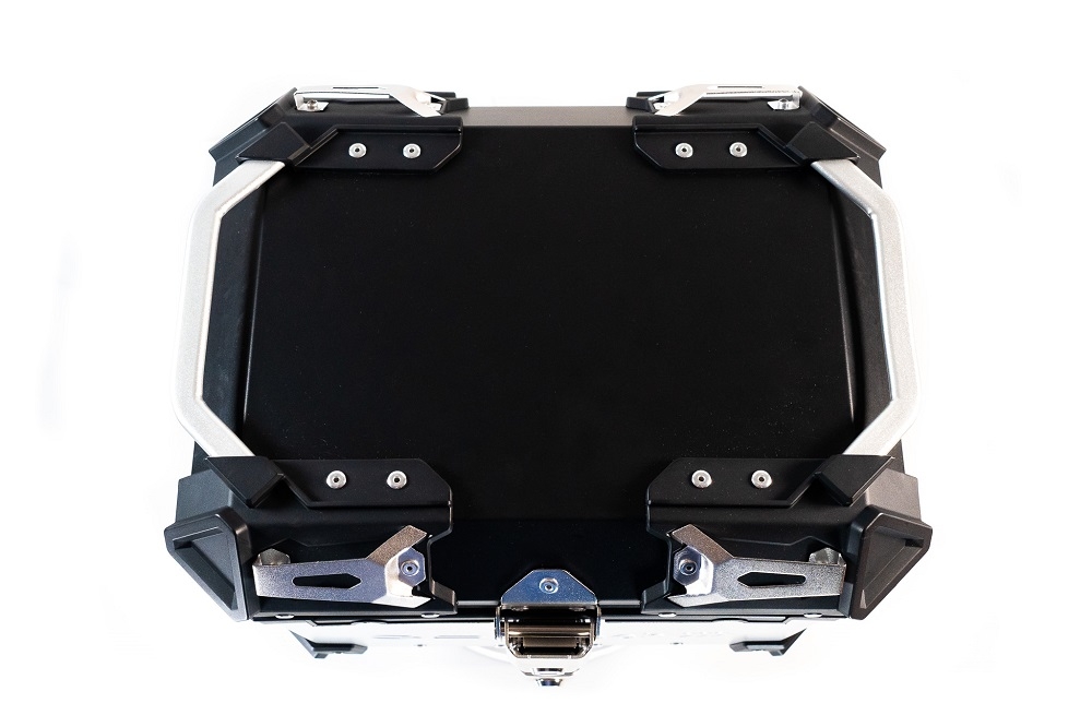 GPR TECH TOPCASE ALPI-TECH 45 LT. SILBER Topcase aus Aluminium, mit Soft-Rückenlehne, silberfarben mit Universalplatte inklusive Kapazität Liter 45