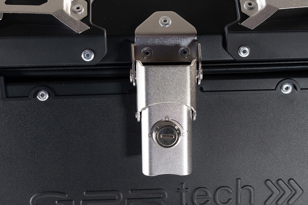 GPR TECH TOPCASE ALPI-TECH 45 LT. SCHWARZ Topcase aus Aluminium, mit Soft-Rückenlehne, schwarze Farbe mit Universalplatte inklusive Kapazität Liter 45