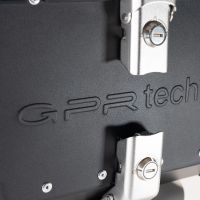GPR TECH TOPCASE ALPI-TECH 45 LT. SCHWARZ Topcase aus Aluminium, mit Soft-Rückenlehne, schwarze Farbe mit Universalplatte inklusive Kapazität Liter 45