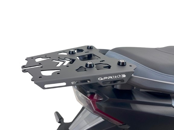 GPR TECH Sym ADX 300 2024/2026 e5 Plus Topcase aus Aluminium, silberfarben mit spezifischer Platte inklusive Kapazität Liter 26