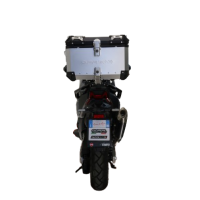 GPR TECH Sym ADX TG 400 2024/2026 e5 Plus Topcase aus Aluminium, silberfarben mit spezifischer Platte inklusive Kapazität Liter 45