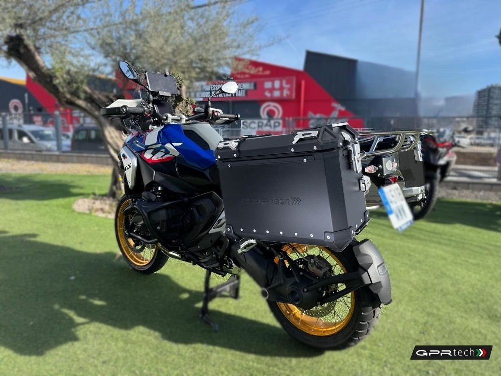 GPR TECH Bmw R 1300 GS Adventure 2023/2025 Seitenkofferpaar aus Aluminium , Farbe Schwarz mit speziellem Gepäckträger Fassungsvermögen 38 Liter + 38 Liter