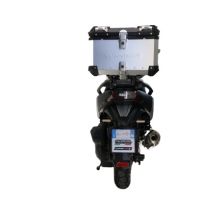 GPR TECH Sym ADX 300 2024/2026 e5 Plus Topcase aus Aluminium, silberfarben mit spezifischer Platte inklusive Kapazität Liter 45