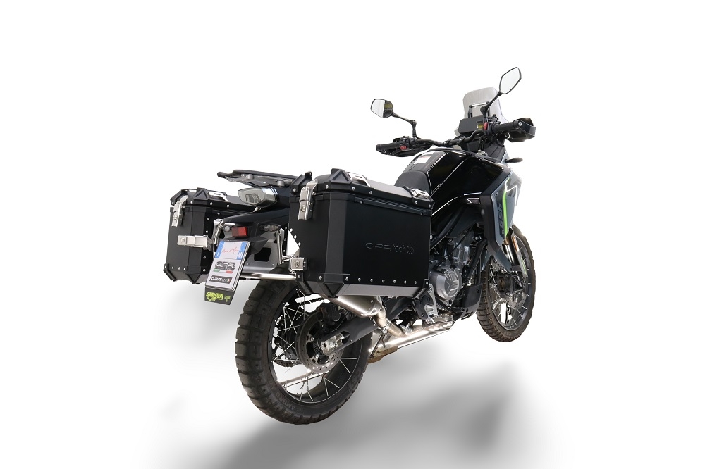 GPR TECH Cf Moto 450MT 2023/2025 Euro5 Plus Seitenkofferpaar aus Aluminium mit konturierter rechter Seite, Farbe Schwarz mit speziellem Gepäckträger Fassungsvermögen 38 Liter + 32 Liter