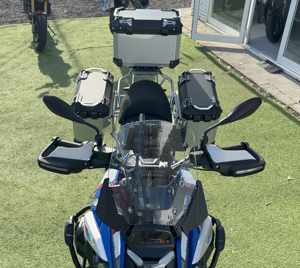 GPR TECH Bmw R 1300 GS Adventure 2023/2025 Triptychon-Kit in silberner Farbe, mit Topcase 35 Lt + Seitenkoffer 38 Lt + 38 Lt + allgemeiner Gepäckträger Topcase-Kapazität 35 l + Seitenkoffer-Kapazität 38 l + 38 l