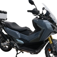 GPR TECH Sym ADX TG 400 2024/2026 e5 Plus Topcase aus Aluminium, silberfarben mit spezifischer Platte inklusive Kapazität Liter 26